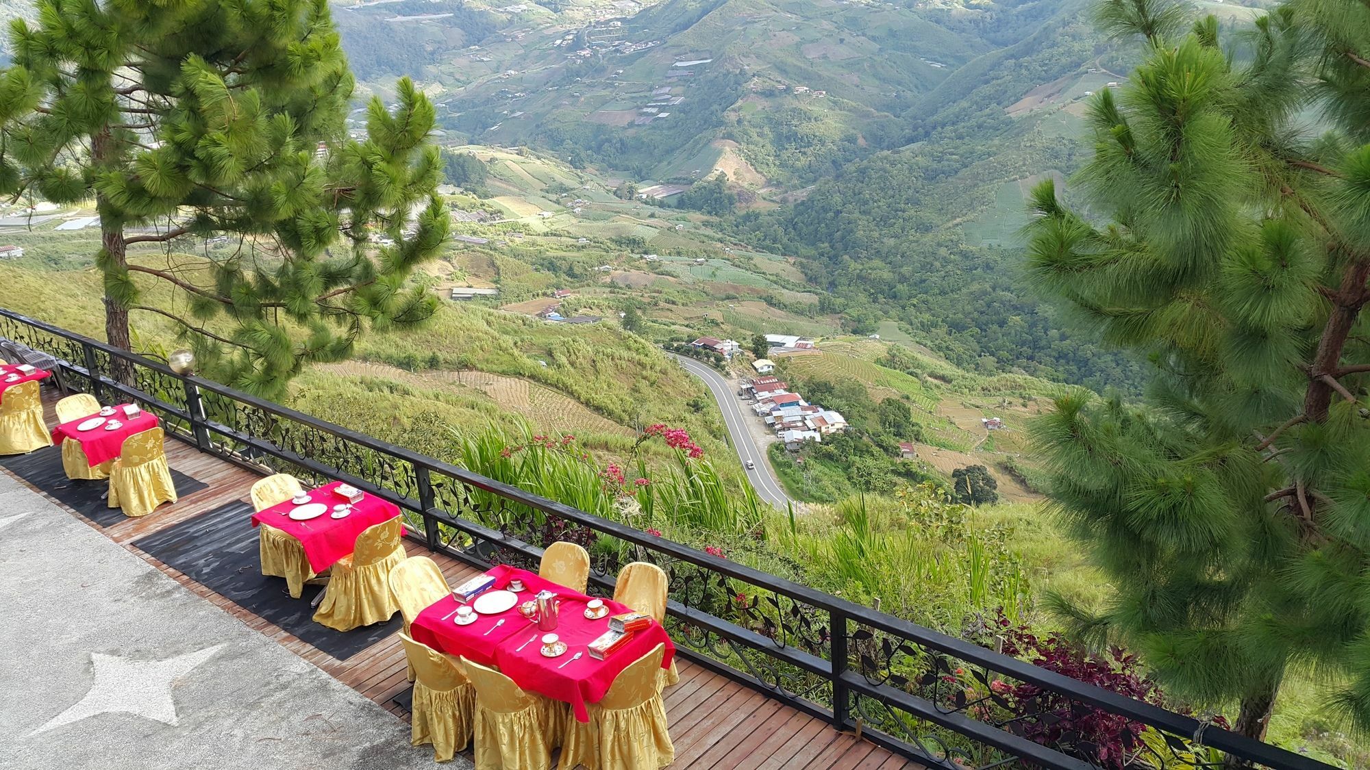 水晶山r酒店 Kampong Kundassan 外观 照片